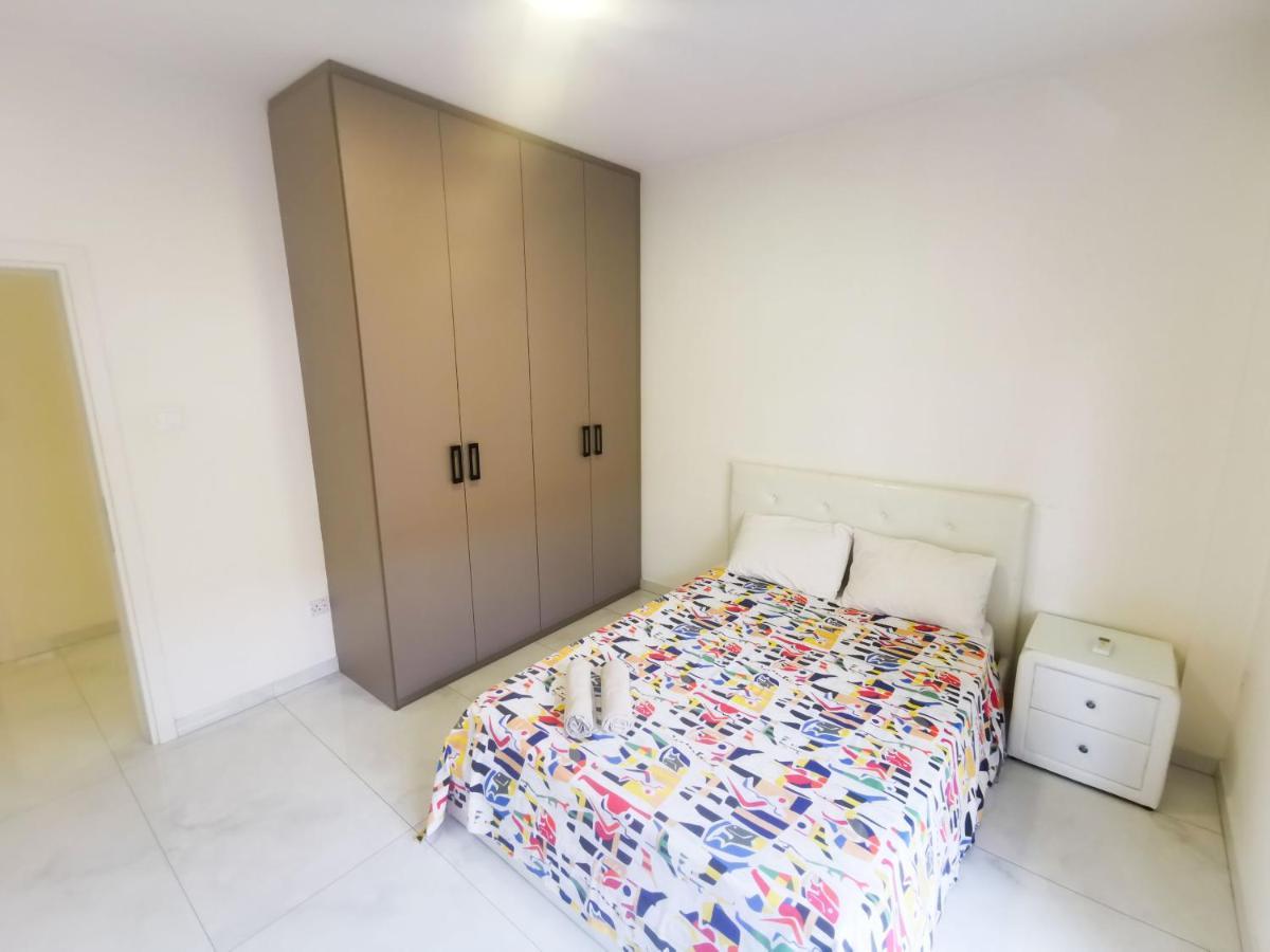 The White Pearl Apartment Larnaca Luaran gambar